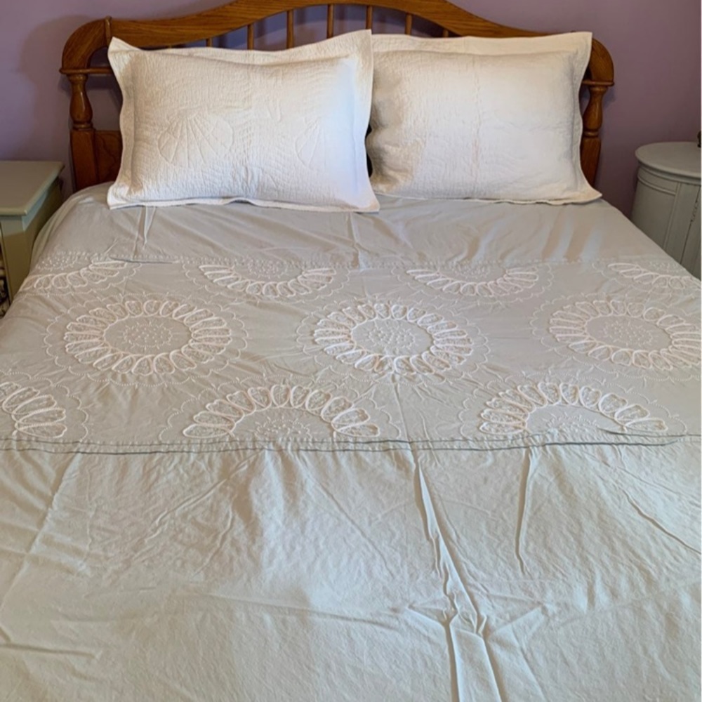 Nicole Miller Embroidered Design duvet cover